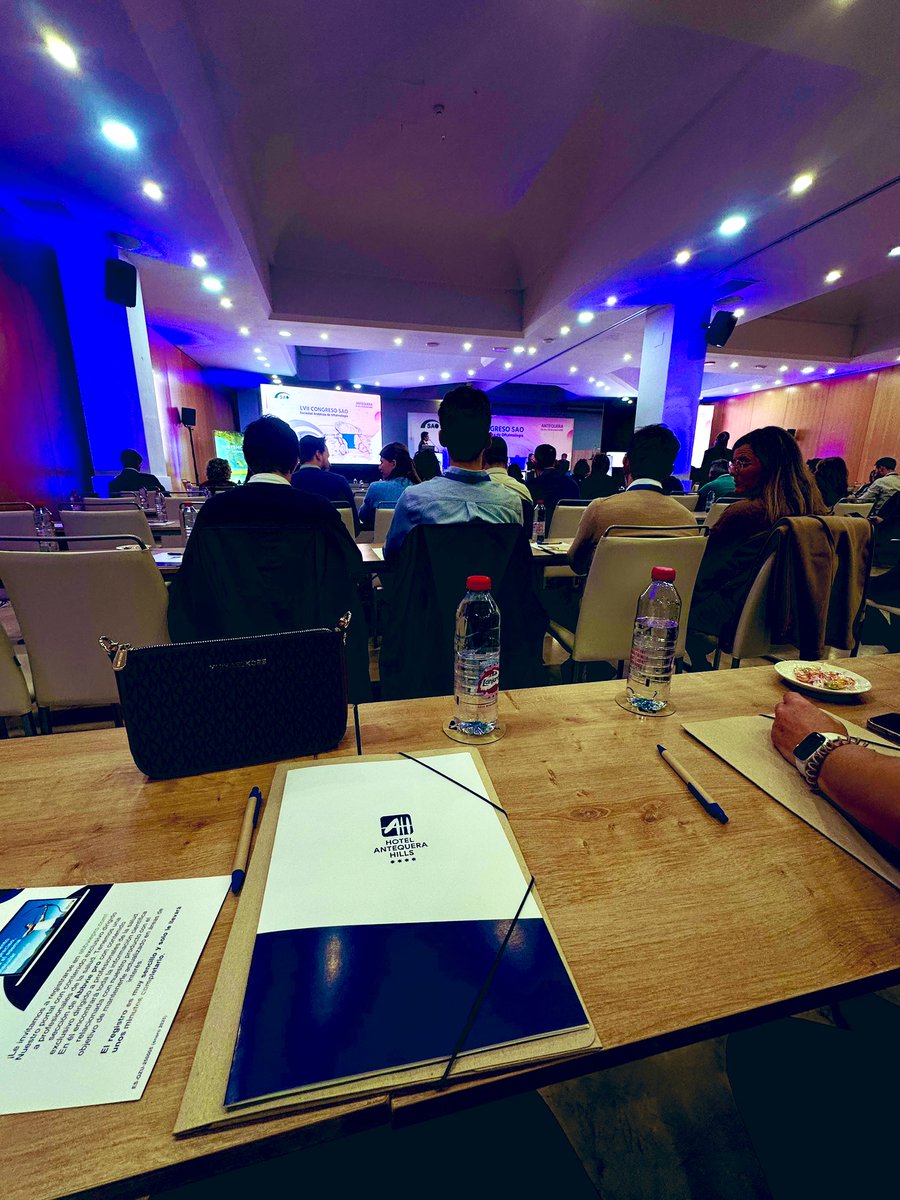 SaraMS__97's tweet photo. Esta semana hemos asistido al LVII congreso @SAOoftalmologia en Antequera con la participación del @HUPMCadiz en varios simposios patrocinados por #Zeiss #Roche #Alcon 
Jornada de convivencia y aprendizaje 👁️ https://t.co/VAejjBbucS