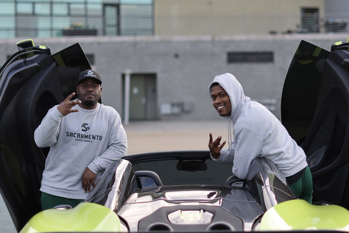 CoachMarshawn's tweet photo. On Go-Go time!
LA to SAC who will be the next Hornet π?
#GoGoSacramento | #StingersUp | #LA2SAC https://t.co/0ikA1AzTCO