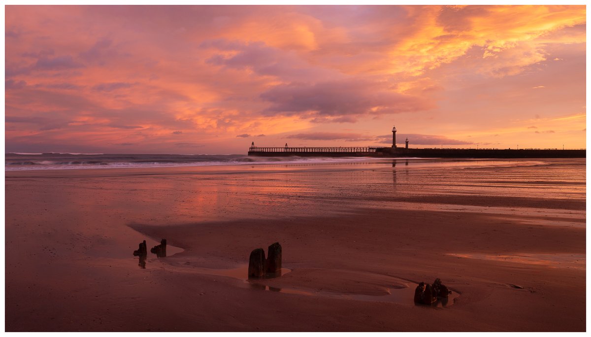 martynsmithson0's tweet photo. Whitby Pier sunrise

@ThePhotoHour @VisitWhitby @StormHour
#whitby #coastal #landscapephotography #seascape #seascapephotography #nikon #benro #sunrise https://t.co/dedumLtizN