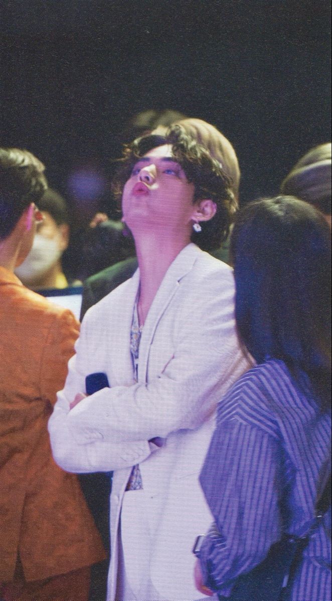 taehyung lips tweet media