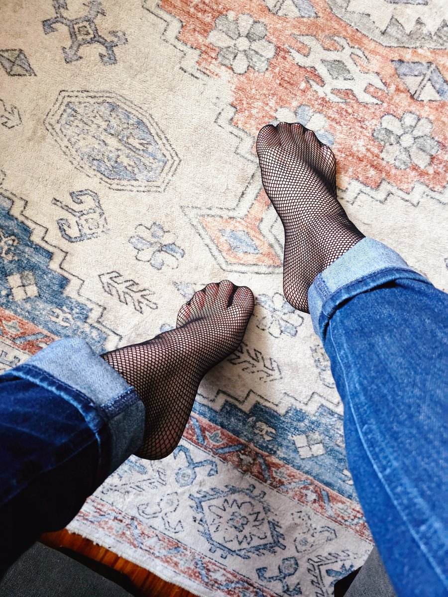 pediprincessray's tweet photo. Sundays are for fishnets and jeans hehehe

#fishnets #feetworshi̇p #footpics #footfetısh #feet #feetlovers #feetqueens #toes #feetmodels https://t.co/4ekDK2BvdG