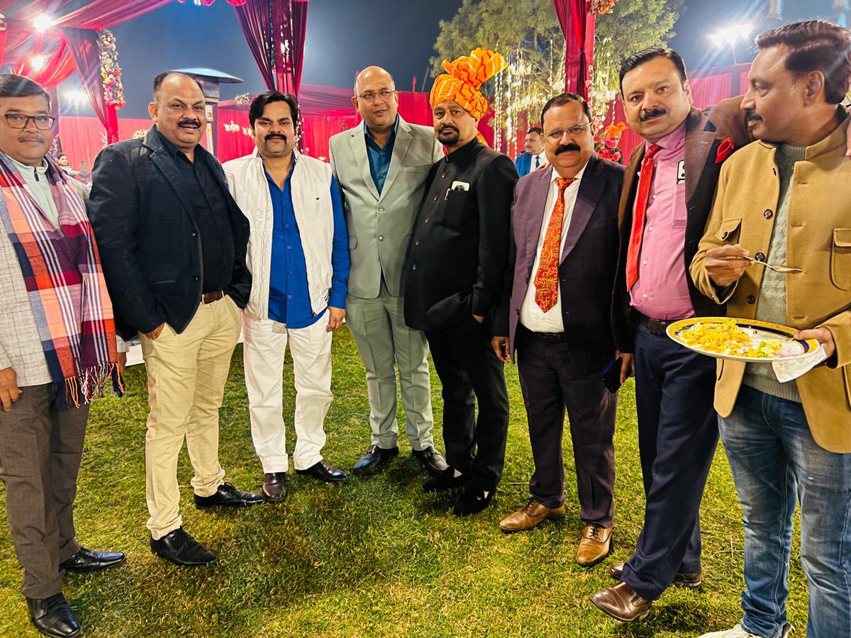 nizamuddinco's tweet photo. *व्यापार मंडल के जिला अध्यक्ष प्रदीप जैन के भाई श्री पंकज जैन के सुपुत्र CA Vedant Jain का शुभ विवाह आज 26 January 2025 रविवार को लखनऊ Anandi Magic water park लखनऊ कानपुर रोड मे शिरकत करते हुए* @yadavakhilesh @dimpleyadav @proframgopalya1 @samajwadiparty @MediaCellSP https://t.co/7dCbvw67sy