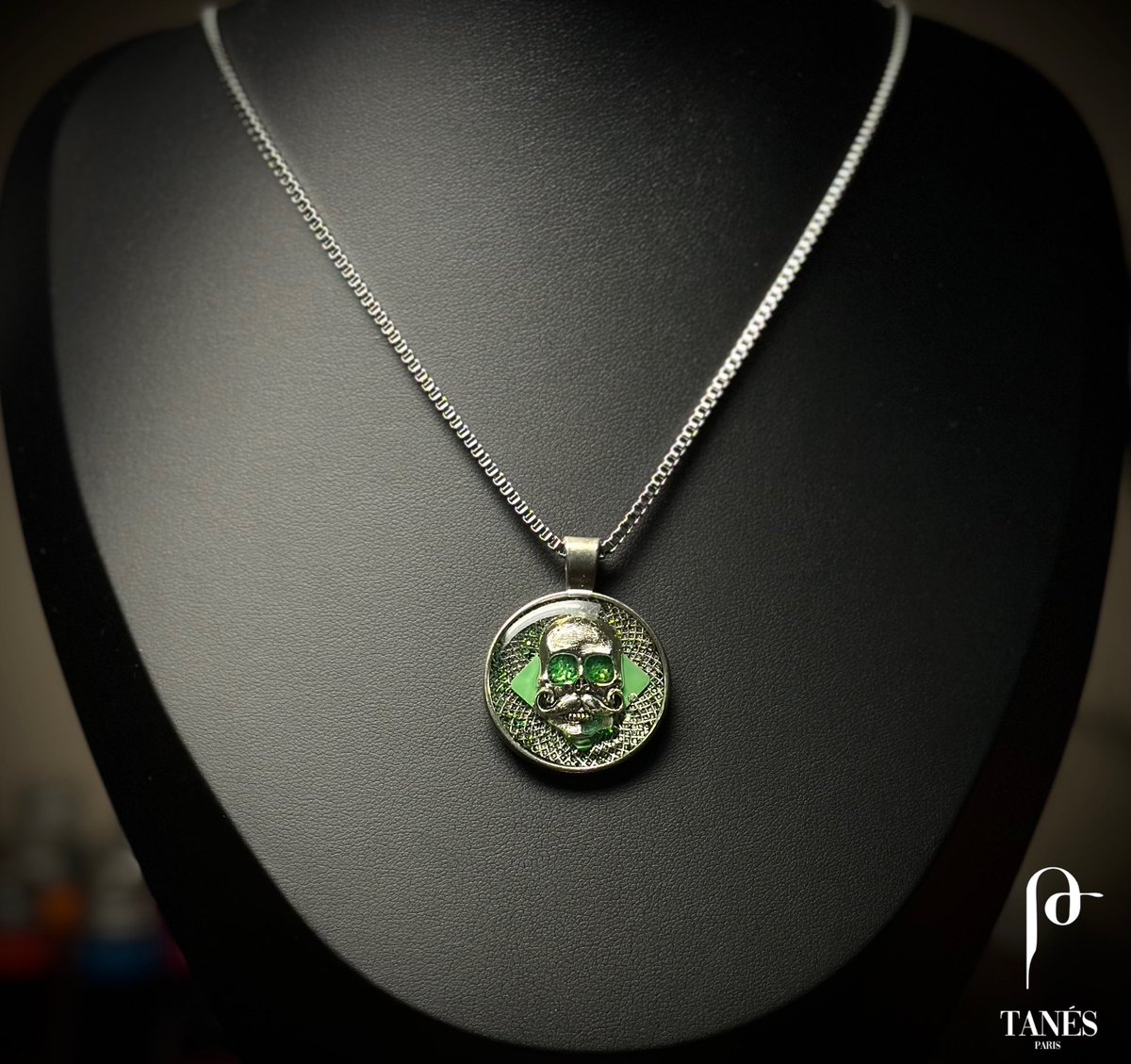 TanesParis's tweet photo. BARBER SKULL 💀

« Vivre,  C’est naitre sans cesse.. »

Disponible ici : https://t.co/l520tNB0k6

#bijoux #resinart #JewelryAddict #Jewelry #handmade #art #skull #barber #gothic https://t.co/bCn0UqXC2E
