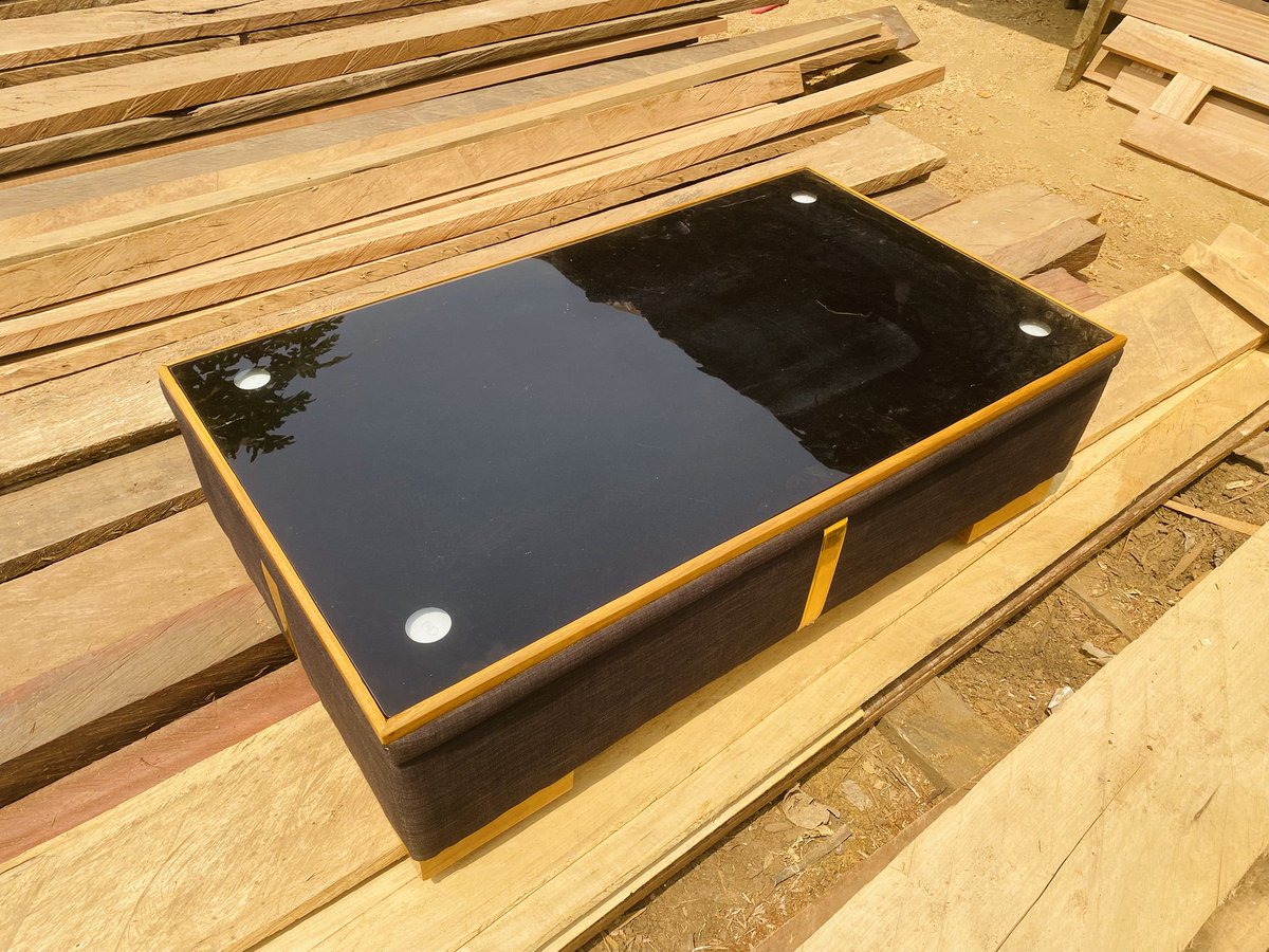 N_N_clovis's tweet photo. I made this beautiful center table 
Thank you for RT 
Happy Sunday fam

#wooddoctor
#237wooddoctor
#IBelieveInClo https://t.co/6m1xRlNVZ6