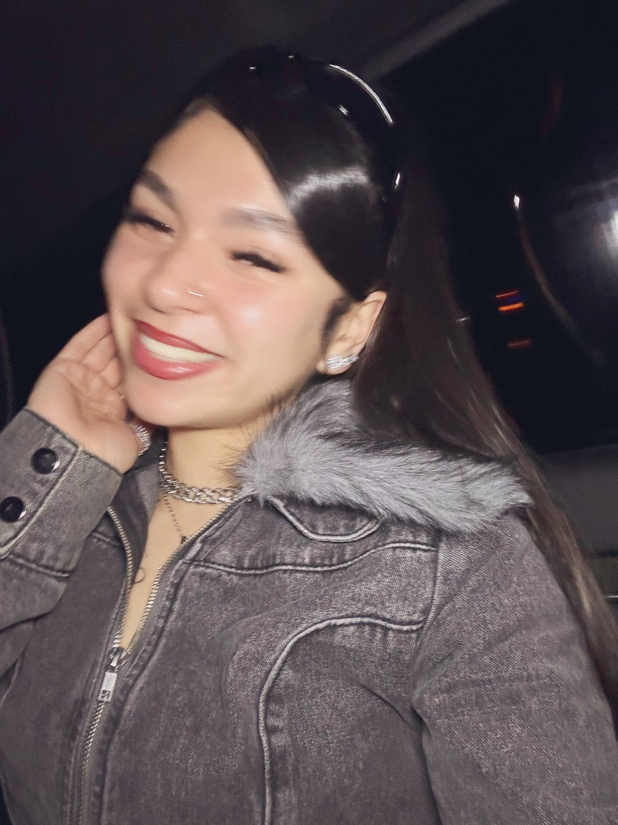 alicia_jen3's tweet photo. teach me how to fall in love https://t.co/weP50DVBha