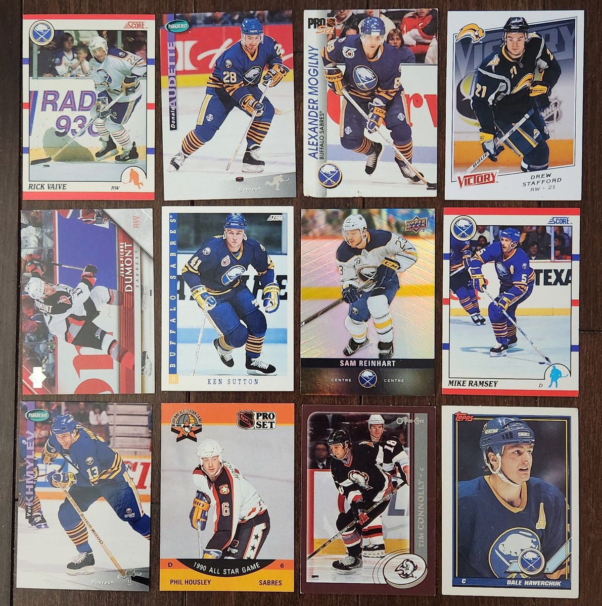 BizingusCards's tweet image. #buffvskc #billsmafia    

Buffalo $7 shipped 
KC $4.50 shipped 

Ask about your teams. Split/trades okay.