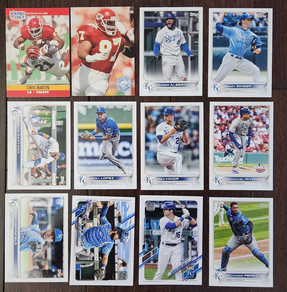 BizingusCards's tweet image. #buffvskc #billsmafia    

Buffalo $7 shipped 
KC $4.50 shipped 

Ask about your teams. Split/trades okay.