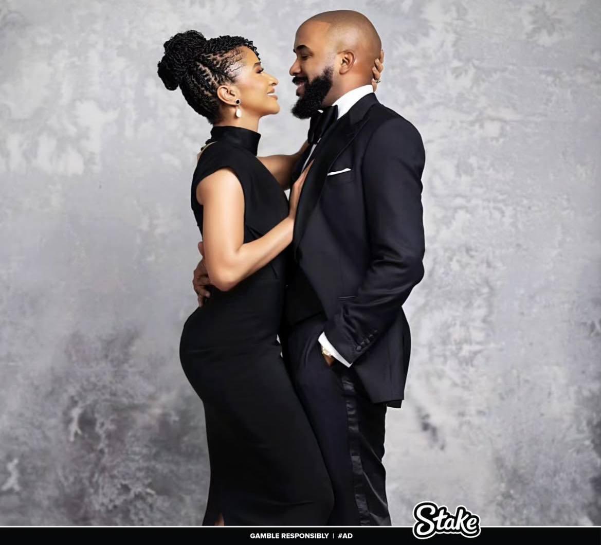 TheDamiForeign's tweet image. 2baba and annie don disappoint me, na Banky W and Adesua I Dey look up to now.🙏🏽❤️