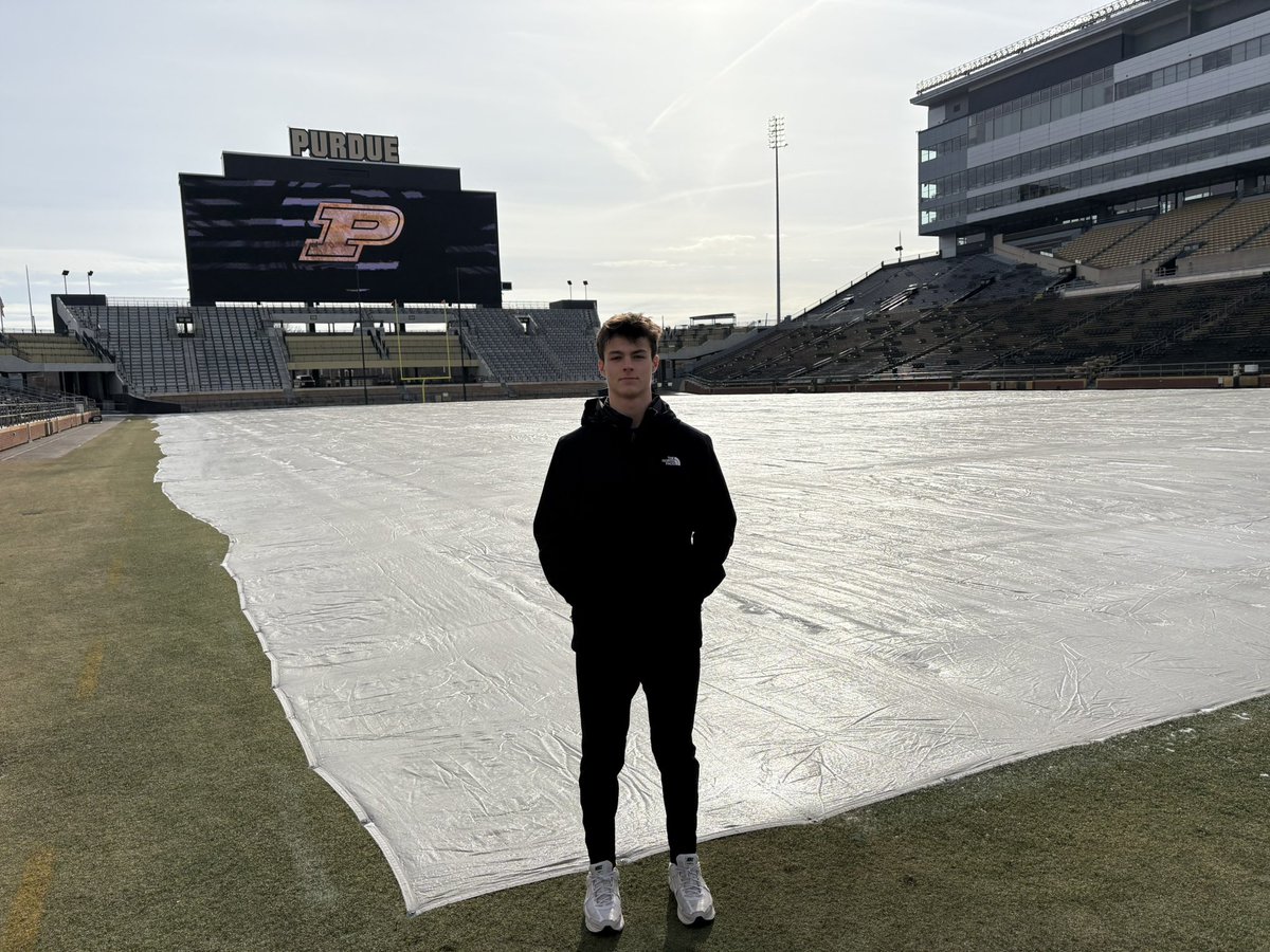 Had a great time <a href="/BoilerFootball/">Purdue Football</a> junior day this weekend. It was great talking with the staff and learning about the program they are building. Look forward to coming back to West Lafayette in the future!
<a href="/CoachClark3/">Charles Clark</a> <a href="/Coach_Odom/">Barry Odom</a> <a href="/__Perk3/">Ronnell Perkins™️</a>