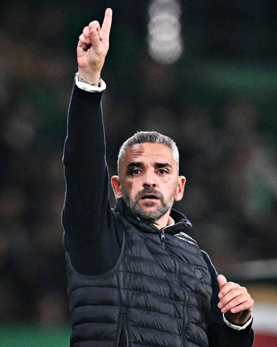 sporting_tatico's tweet photo. 15 finais! Sem bazófias! Com muita seriedade e muita dedicação por esta luta.

Rui Borges tem exatamente um mês de Leão ao peito e voltou a dar esperança ao Sporting e principalmente ao Universo Leonino!

O treinador leonino entrou em Alvalade no segundo posto da tabela classificativa, logo num embate fervoroso contra o Benfica. Após um mês com derby, saídas complicadas a Vila do Conde e Guimarães e uma receção ao Nacional, Sporting recupera a liderança e consegue aumentar a distância de 6 pontos para Benfica e Porto.

Não foi um mês perfeito, mas o caminho é este. Sem bazófias e com muito acreditar no processo. Este é o caminho.

Acredita Sporting 💚💪🏼