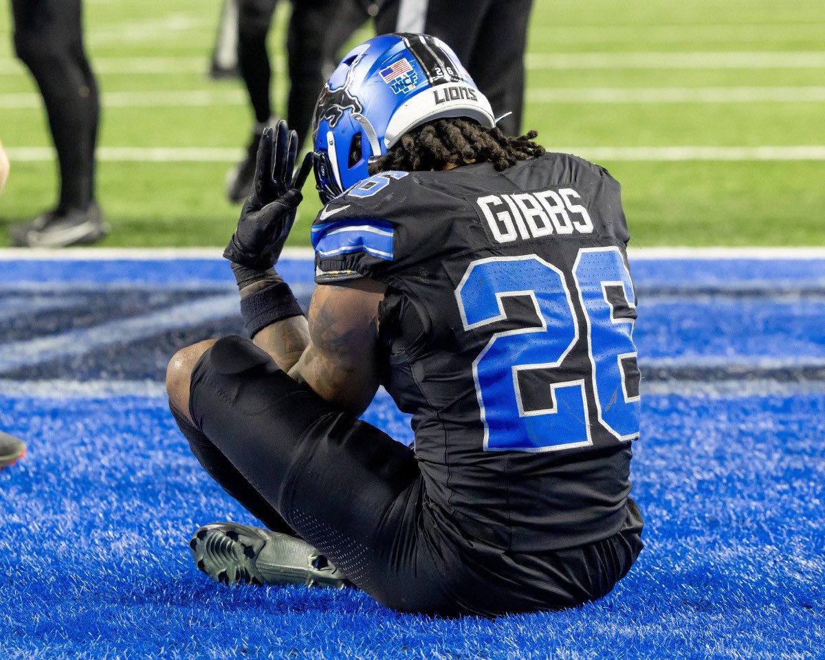 Spenmorax's tweet photo. The Detroit Lions turning the ball over FIVE times really robbed us of a generational RB matchup.

Would’ve been cinema 😭😭😭 https://t.co/wkQq2nSKnc