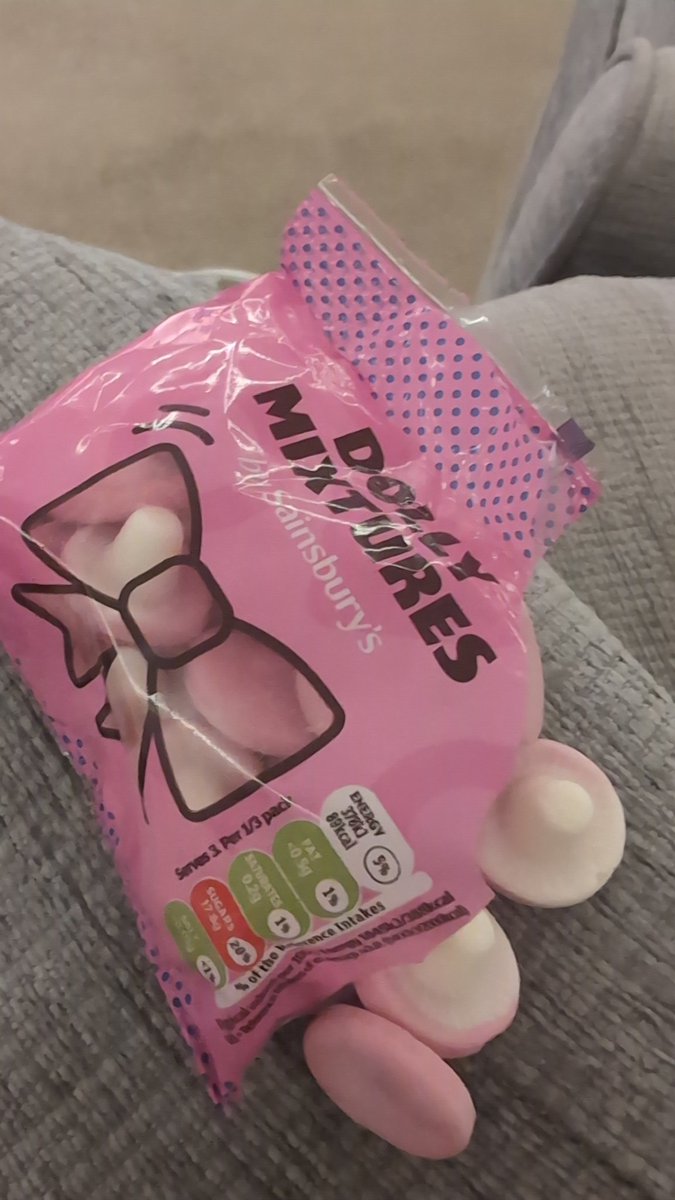 _rapid_roy's tweet photo. @sainsburys unusual bag of dolly mixtures.  Very disappointing. https://t.co/6fGEJZl4k3