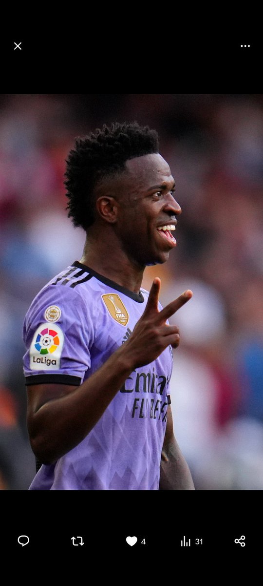 GravesenFunado's tweet photo. Vini, a qué división se va el Valencia? ✌🏽 https://t.co/r2cLthCDoK
