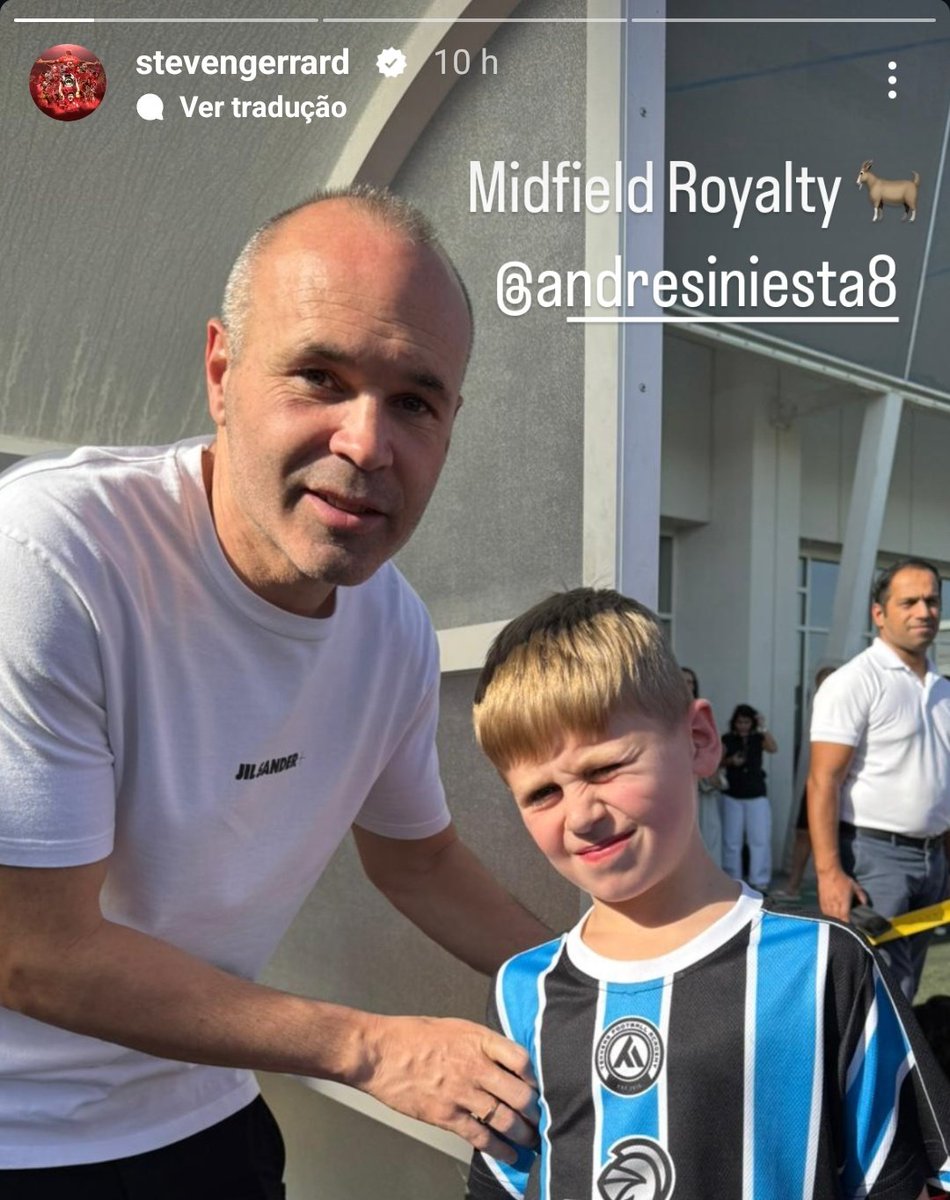 GStefflerNi's tweet photo. @museu_gremio Aqui podemos ver o filho do Gerrard ao lado de Edenilson https://t.co/5rDMNteZQb