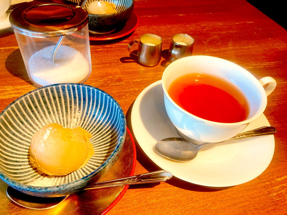wahaha358's tweet photo. 旧友に久しぶりに会うも、すぐあの時代の感覚に戻れるね。
話題といったら子供、介護、男、お金。
キラキラしてて幸せそう。

わたしゃ目の前にあるローストポークに一点集中！うんまっ！ https://t.co/03hAZlefuF