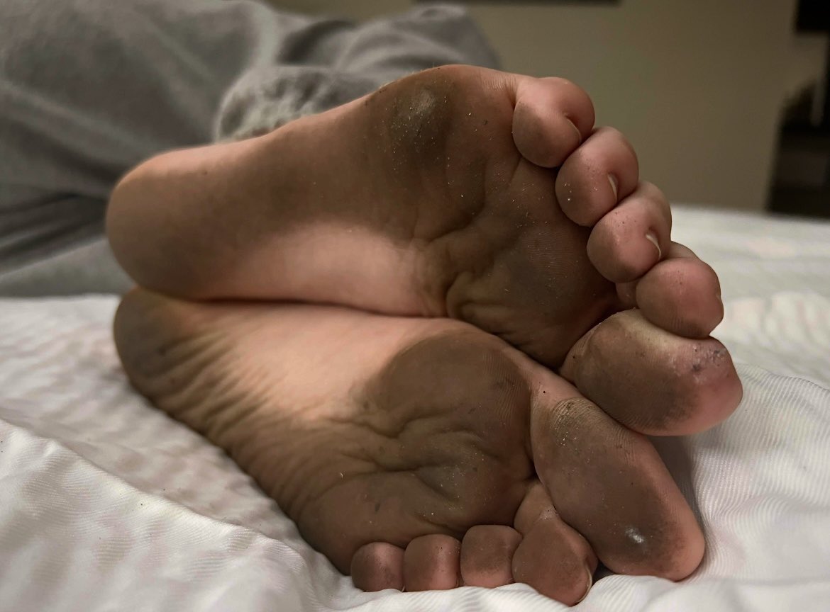 TemptressSFW's tweet image. He said he’d pay me to lick my dirty feet 👣 

I told him there’d be no charge if he got them spotless in 15 minutes ⏱️

How do you think that went for him? 😈

dirtyfeet dirty soles foot domination humiliation licking foot worship barefoot femdom findom