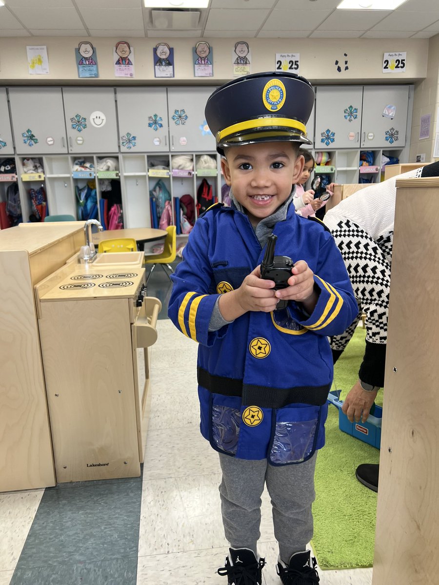MissGallant_'s tweet photo. Weโve had such a fun week matching our letter shirts, finding the right clothes for each seasons & exploring our uniforms in our dramatic play center! ๐๐ฉด๐ฎ๐ผโโ๏ธ #NBTPreschoolRocks #ClothesStudy https://t.co/w5hXAfXhgj