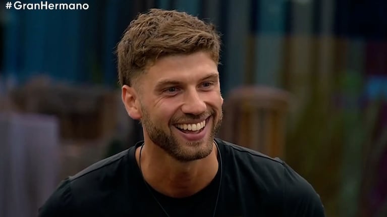 TENDENCIASok's tweet photo. Te gustaría que #Santiago Tato sea el ganador de #GranHermano ???

Si 👉rt
No 👉fav https://t.co/SieRW2Y0e1