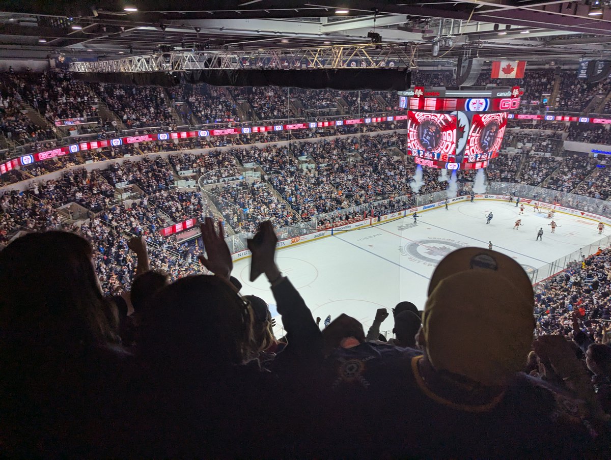 wasacnews's tweet image. Chi-Miigwech - Thank you @NHLJets for helping celebrate Indigenous culture &amp;amp; giving youth an incredible experience at our 7th year #WASACNight game #Grateful 🙏 🧡