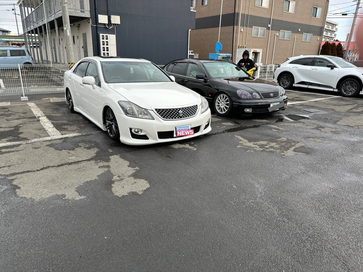 _maristo_'s tweet photo. 土曜日出勤前に弟と洗車🚗🫧
シャコタカ通勤車早く車高戻したい😔 https://t.co/l5bVB4aftC