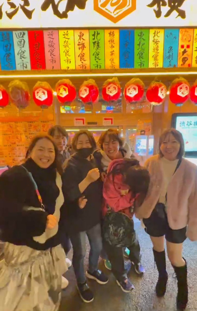 おはようございまプゥ！

昨日、ちーまちゃビシの新年会に
ご参加いただきました皆さま
ありがとうございました🥰

スペシャルゲストに
アッコも参加となり
アッコファンには
たまらなくテンションの上がる
時間だったのではないでしょうか？

私もとっても
楽しませていただきました😊