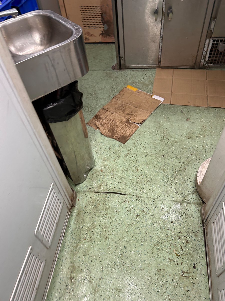 karan76gupta's tweet photo. Condition of Tejas Rajdhani cleanliness condition is worst even railmadad app is not working to submit complaints. PNR 6446738352  @RailMinIndia @GM_NRly @RailwaySeva https://t.co/jsjHWimSf1