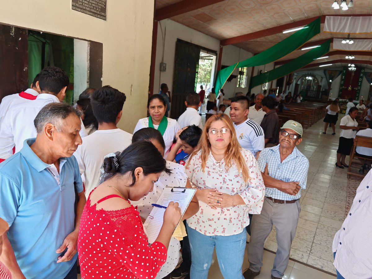 arpassv's tweet photo. #NoALaMinería| La parroquia San Francisco de Asís, en San Francisco Chinameca, La Paz, recolecta firmas contra la Ley General de Minería Metálica.

📷: Cortesía https://t.co/4DhAtv0RbB