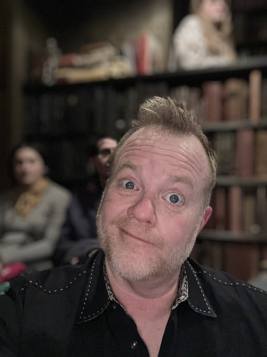 fishmornings's tweet image. Such a great time this weekend hanging out with my brother and sister-in-law in Chicago. Good food, funny play, and checked out a bunch of open houses to see what’s going on in the city.