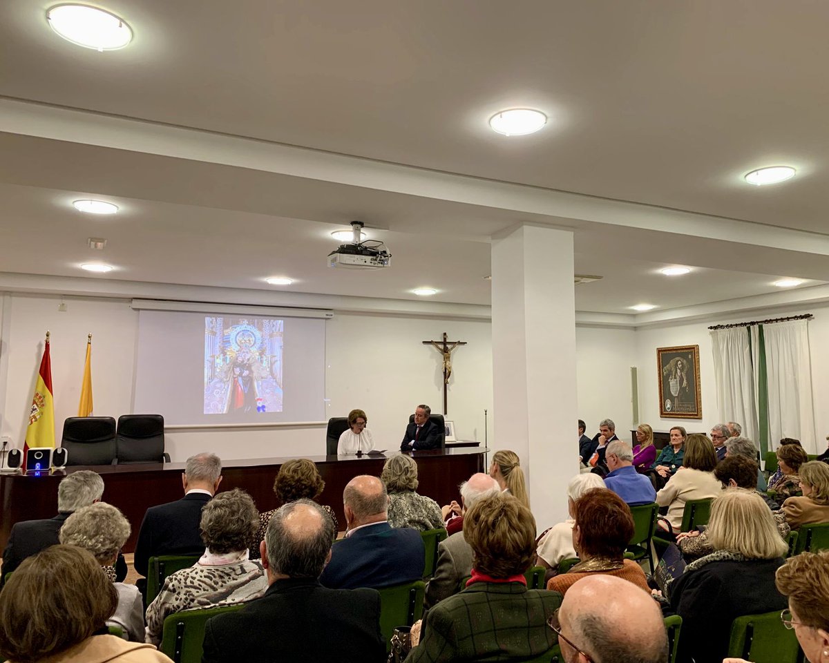 HdadVirgenMar's tweet photo. En el Santuario y acompañada por familiares, amigos y representantes de toda la sociedad almeriense nuestra querida hermana Concha Alarcón recibió un emotivo reconocimiento que continuó con una gran celebración en la Casa de Espiritualidad “Reina y Señora” de Aguadulce. https://t.co/BOww0TOQUS