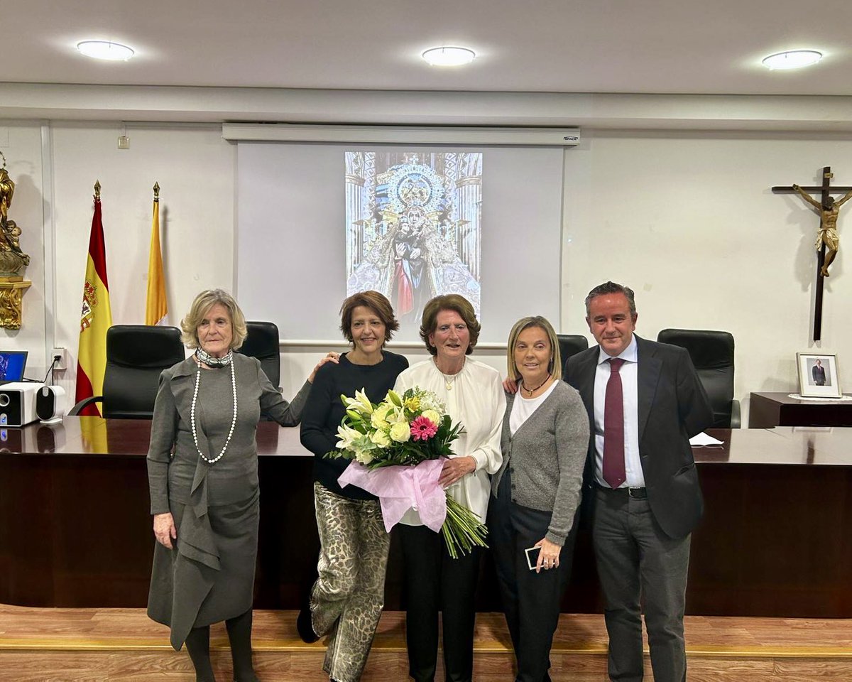 HdadVirgenMar's tweet photo. En el Santuario y acompañada por familiares, amigos y representantes de toda la sociedad almeriense nuestra querida hermana Concha Alarcón recibió un emotivo reconocimiento que continuó con una gran celebración en la Casa de Espiritualidad “Reina y Señora” de Aguadulce. https://t.co/BOww0TOQUS