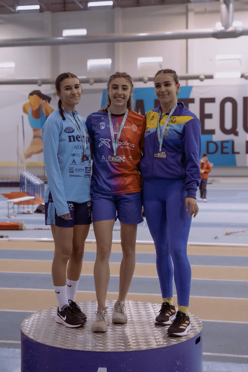 Carmenalvare_'s tweet photo. 🏃‍♀️ EL DEPORTE SANLUQUEÑO, BIEN REPRESENTADO 🏅

Hoy en la pista cubierta de Antequera se ha celebrado el Campeonato de Andalucía Sub-23, donde dos sanluqueñas, Marta y Paula Vargas, han dejado el nombre de nuestra ciudad en lo más alto. https://t.co/tqc1GlUTk5