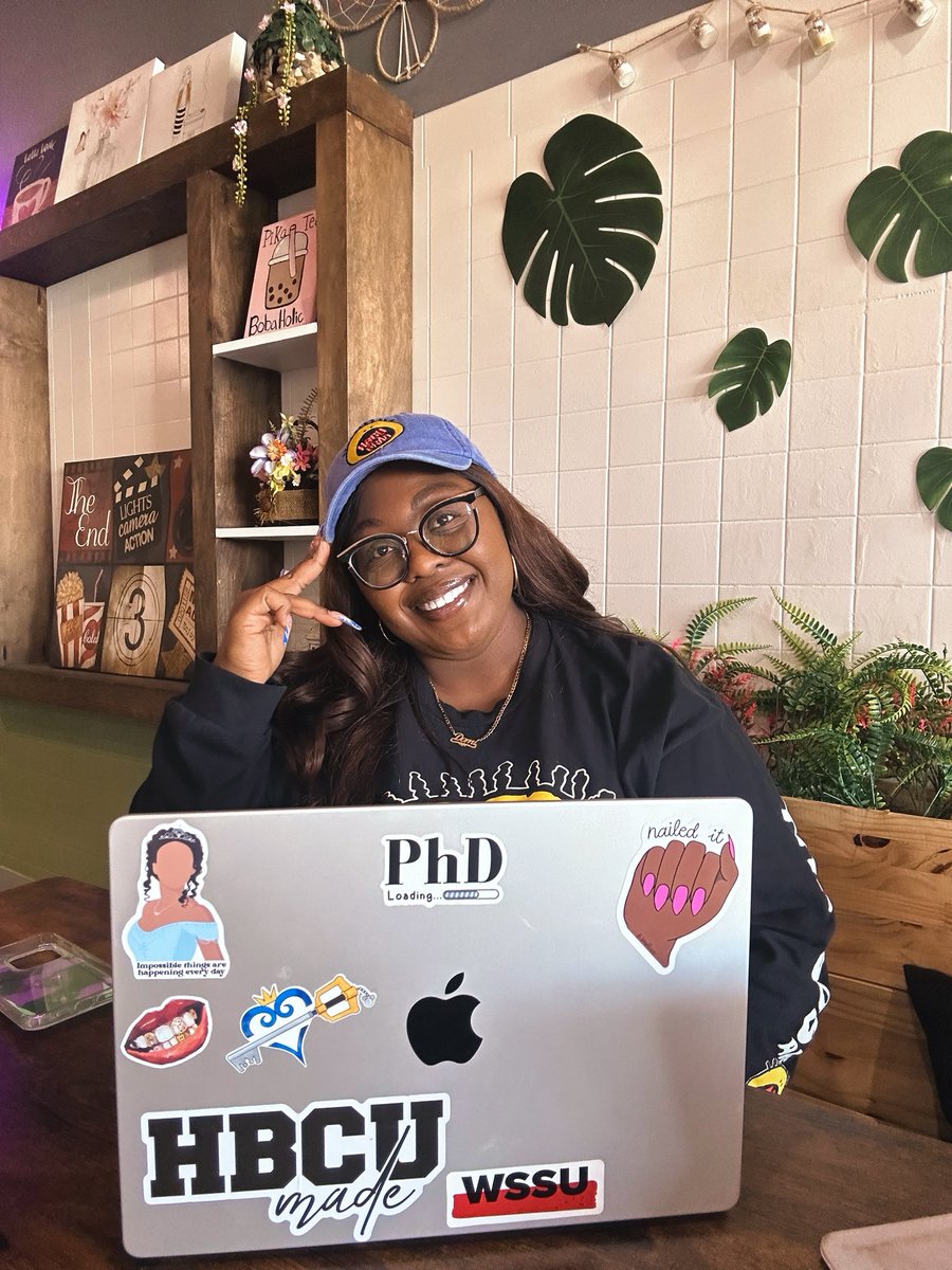 TheDominiqueSJ's tweet image. Sunday study time. 
#PhDing