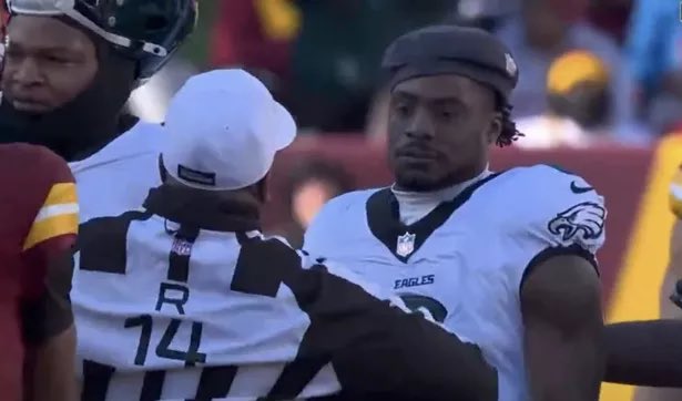 n0dz_'s tweet photo. @jonnybogranch69 @_MLFootball @Xommanders @EBJunkies @CommandersRealm @Wale @PFTCommenter @Tiller56 You must have short term memory. Your Lucky he wasn’t thrown out https://t.co/OFjNN5NCZC