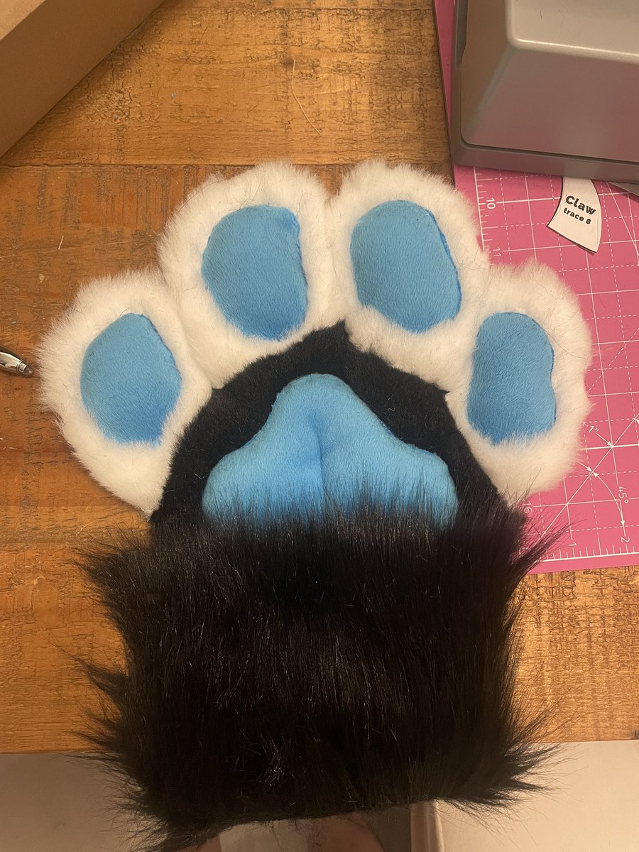 Trying to make my first ever paws, trust the process please 🙏