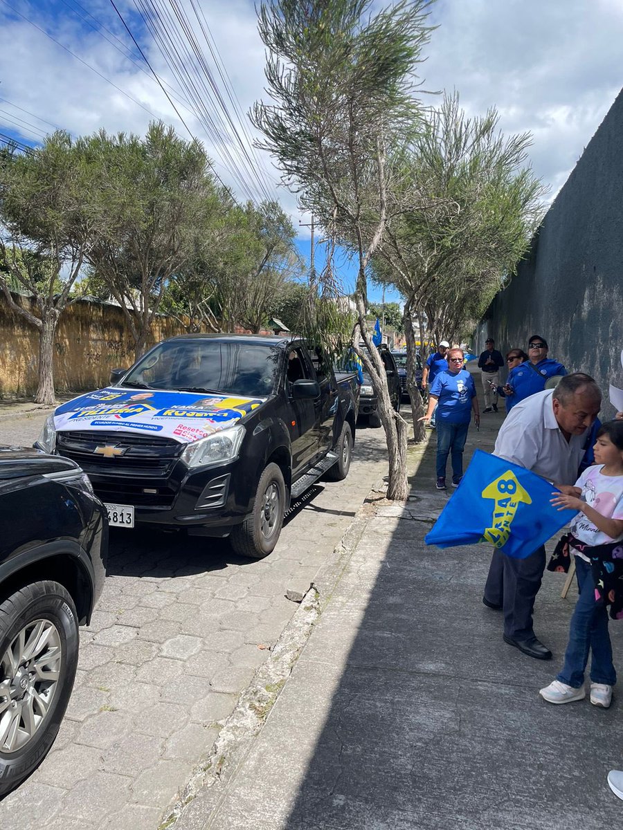 La vinculación con nuestra gente fortalece los objetivos que tenemos 🫂. Ustedes son la mayor motivación en el camino hacia un mejor #Ecuador🇪🇨. Con su apoyo abrazamos las ideas de libertad. #KarlaRoseroNoImprovisa #tilleriapresidente2025 #karlaroserovicepresidente #karlavice