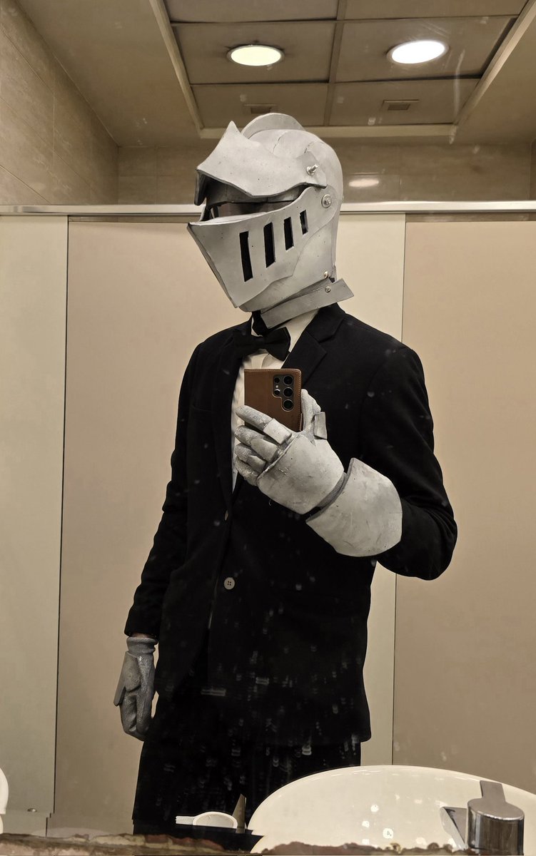 Mr_Penguinn's tweet photo. Suit of armor https://t.co/BjmhF3h4Hd