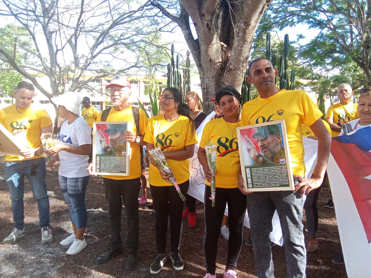 DtoraDpsGranma's tweet photo. Este domingo  la #DPSGranma recibió reconocimiento en el marco de las actividades  por el 86 Aniversario de la Central de Trabajadores de Cuba #CTC y su 22 Congreso,  en el acto efectuado en el Organopónico " Cinco Palma" seguimos #SinPerderUnMinuto
#ConLaFuerzaDeLaUnidad https://t.co/67met4YpMT