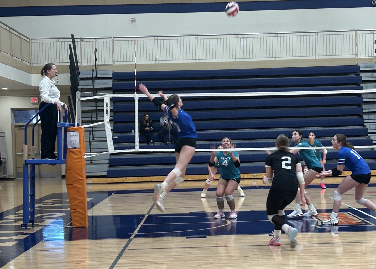 depaolo_to46859's tweet photo. The 18u Northside VBC found some momentum yesterday after a slow start and carried it into bracket play today to finish as the silver bracket champions.  ⁦@KaiaDePaolo⁩ (#7) and her teammates showed some impressive net play.  #NorthsideVBC #champs #BigCityLuau https://t.co/oMFYe5Tj3w