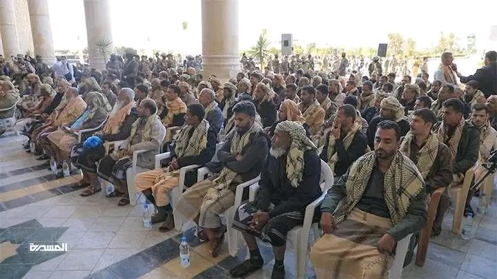 المعتقلين الذين تم الإفراج عنهم كل واحد منهم دفع أكثر من 5مليون..
5 مليون وعاد فيها إنسانية
حتى ابليس قد كان مستغرب كيف لأعداء الإنسانية أن يكون فيهم إنسانية وضمير.
وتقرييا 45معتقل تم اعتقالهم بسبب احتفال 26سبتمبر وليس الجميع اسرى حرب دفعو من مليون ريال 
بن حماري يدعي الانسانيه