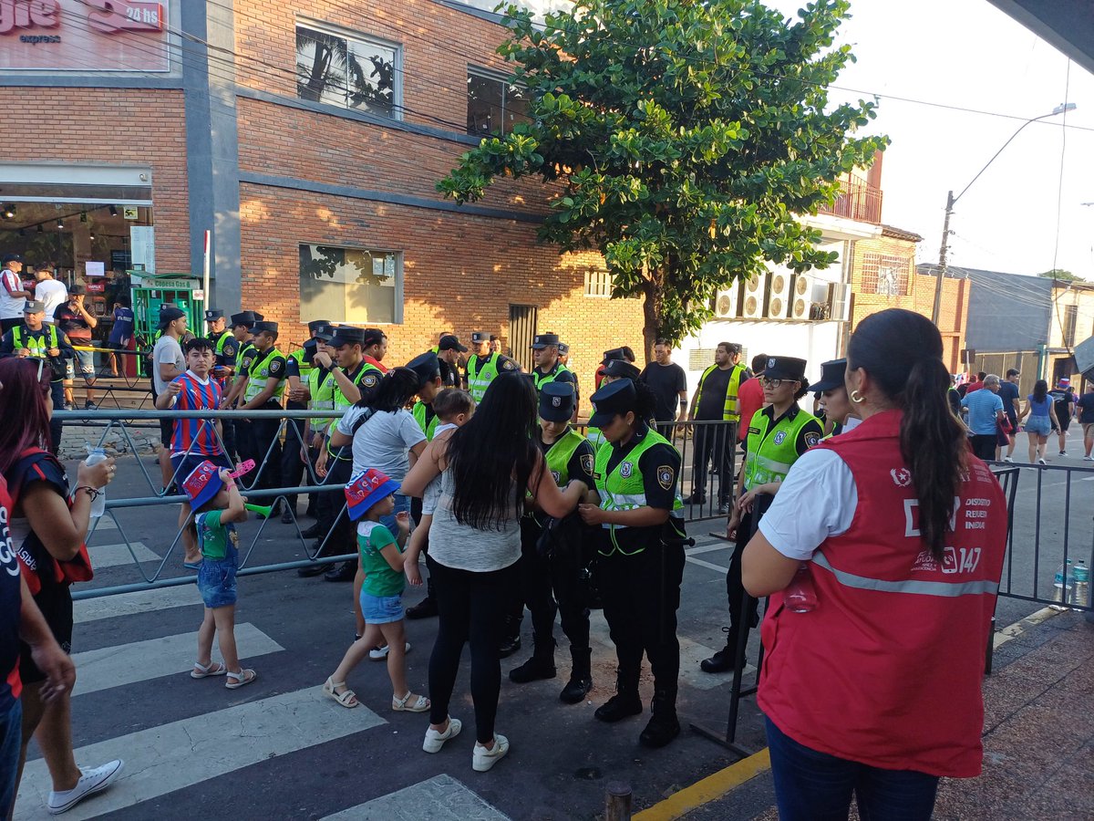 Mucho movimiento de Hinchas de Cerro Porteño.