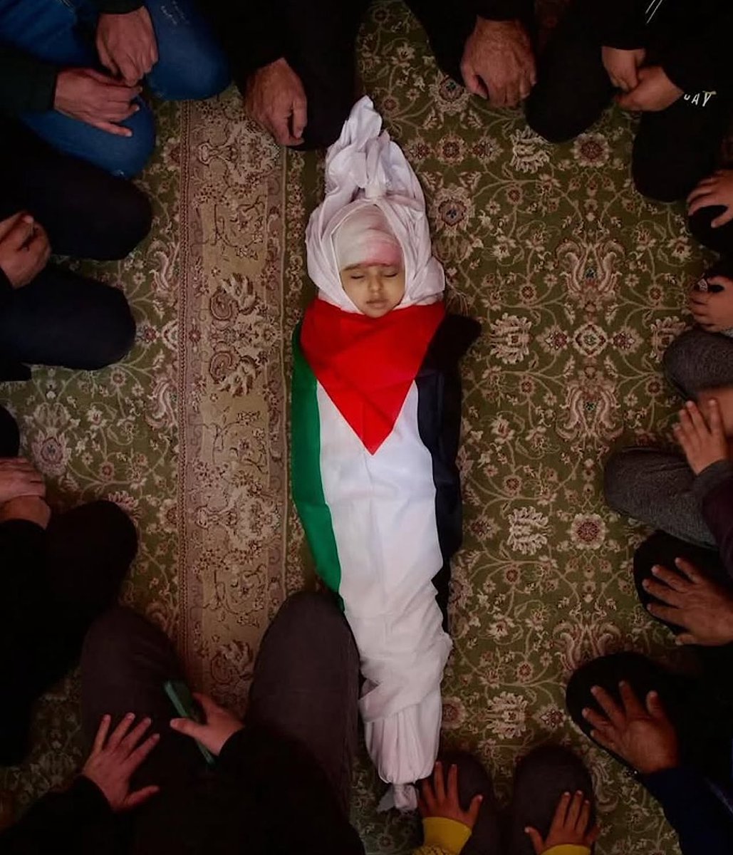 Photo from the funeral of 2 year old Layla Khateeb who was shot in the head by an Israeli soldier in Jenin in the occupied West Bank…

Read that again… 2 year old shot in the head by an Israeli soldier..🇵🇸💔