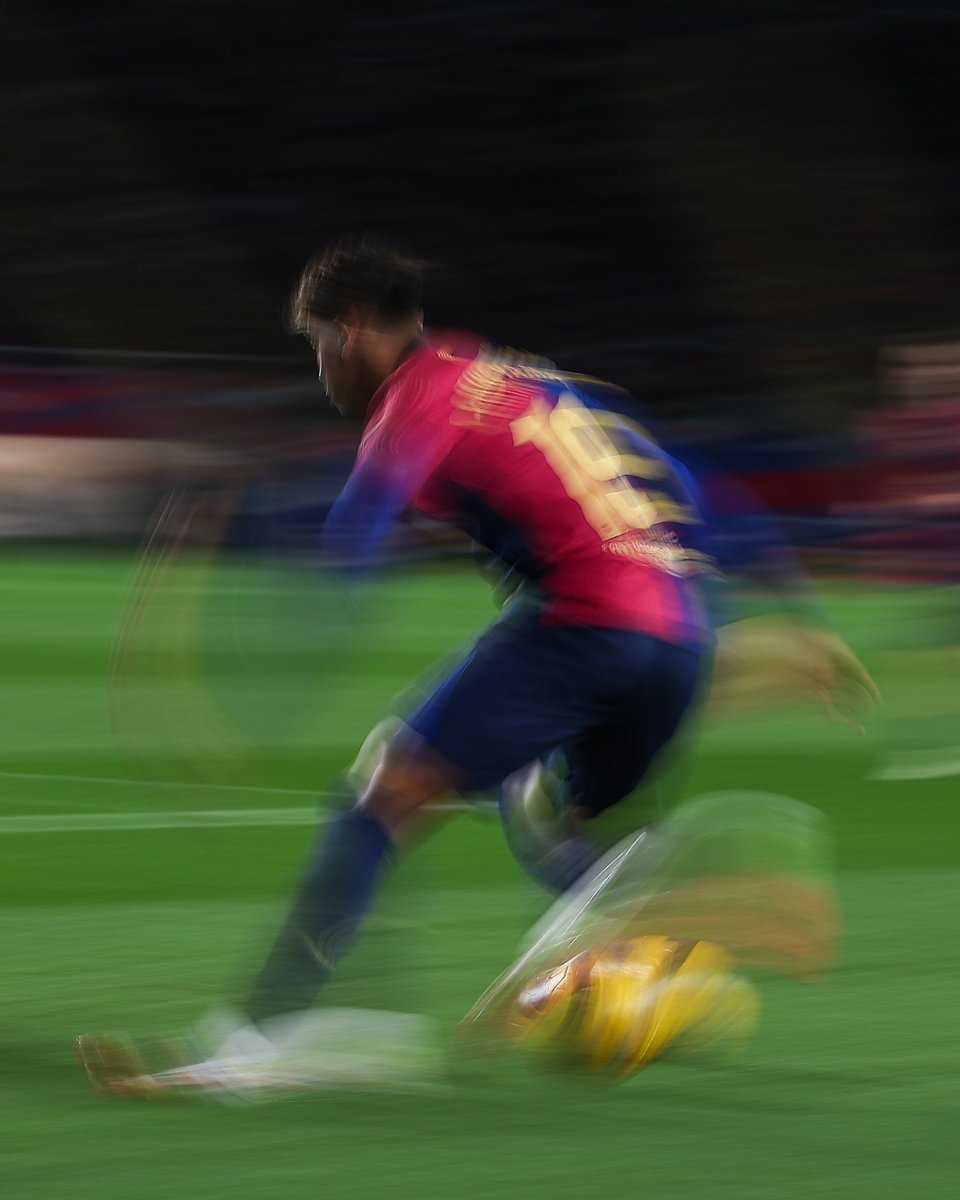 FCBarcelona's tweet photo. 📷 Shutter speed 1/6000s https://t.co/N6rZYsBgU0