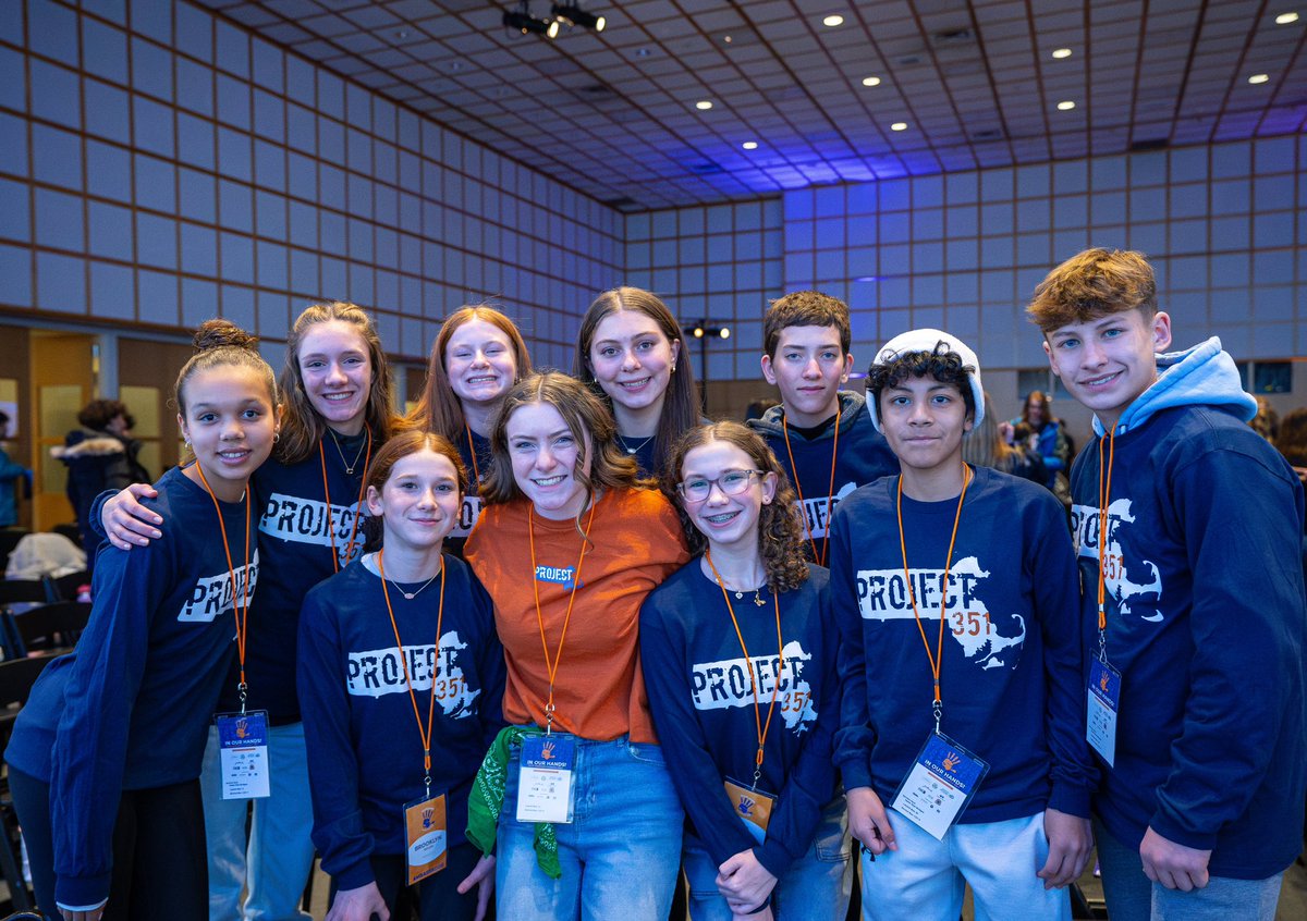 Idk why I got so much of the ceiling. Good if she wants to maybe put the name of the service hero team in the negative space. Maybe there was too much clutter around their feet??🥲