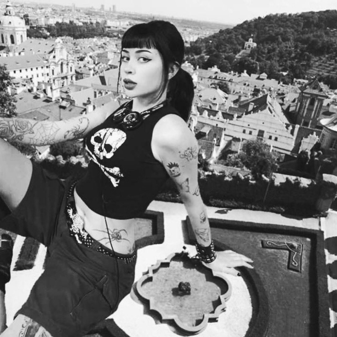 #giantess #sizetwitter #kaiju WORSHIP ME