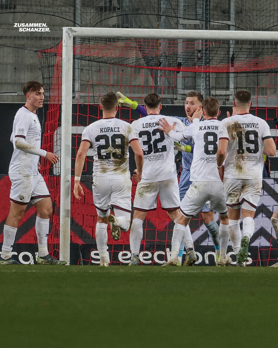 Schanzer's tweet photo. Ein starkes Debüt, das alles zu bieten hatte: Glückwunsch, Pelle #Boevink! 🙌🖤❤️
#FCIUHG https://t.co/36w90vVpVw