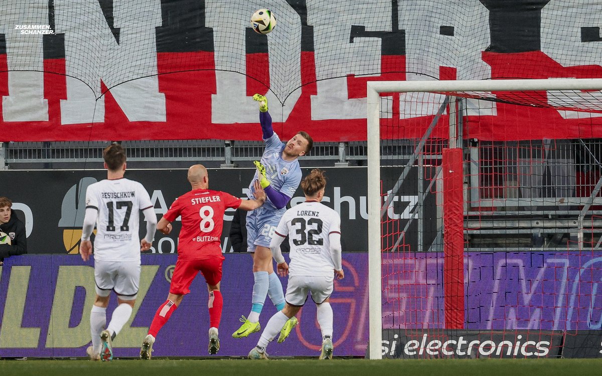 Schanzer's tweet photo. Ein starkes Debüt, das alles zu bieten hatte: Glückwunsch, Pelle #Boevink! 🙌🖤❤️
#FCIUHG https://t.co/36w90vVpVw