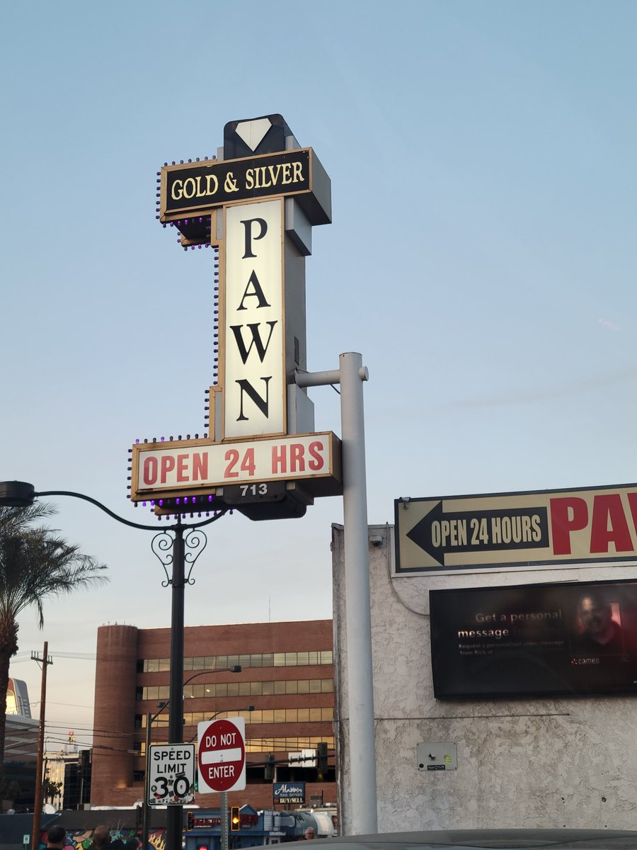 ddcsidecharger's tweet image. When in #LasVegas you gotta stop at @pawnstars get a couple things, and have the man himself, @rick_harrison sign the receipt and your hat! Solid guy. Was an honor.  #devildogconcepts #sidecharginghandle