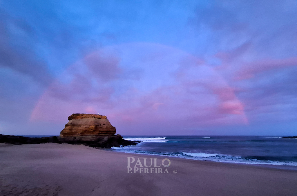 PauloSPP's tweet photo. Double Rainbow with Dome 📷

#praiaportonovo #rainbow #torresvedras #portugal #sky #photooftheday #nature #sun #sea #photo #Photography #Fotografia #PauloPPereira https://t.co/nOYjoIkELc