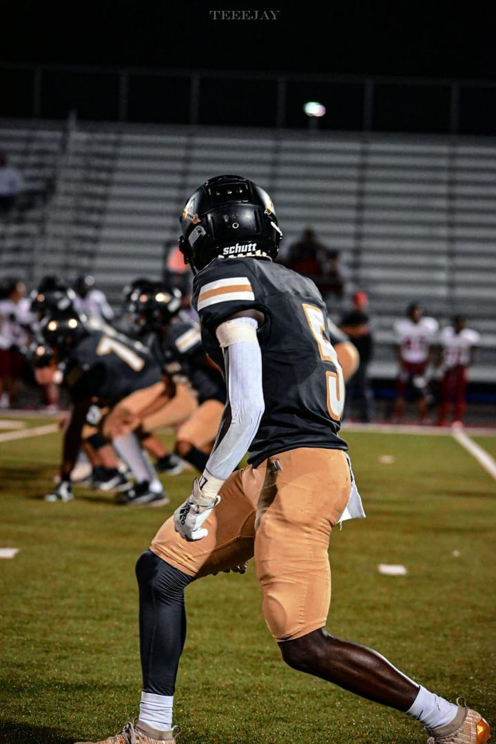 As requested, Wide Receiver Tape!
hudl.com/video/3/165362…