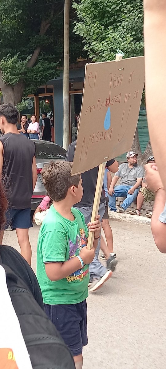 MaipuAsamblea's tweet photo. Aquí, el "violento" (según los medios hijos de la pauta) pueblo de Uspallata diciendo NO A LA MEGAMINERÍA SECANTE, SAQUEANTE, CONTAMINANTE Y DESEMPLEANTE. No somos 5 ni 400, somos MILES en Mendoza, aunque intenten callarnos. NO A MINERA SAN JORGE

#ElAguaDeMendozaNoSeNegocia https://t.co/9m4ZHwkKNq